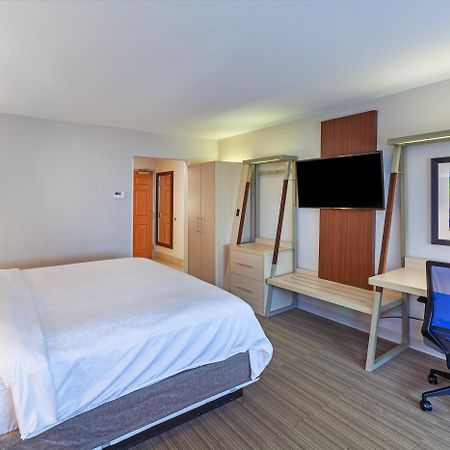 Holiday Inn Express Hotel And Suites Jenks By Ihg Exterior photo