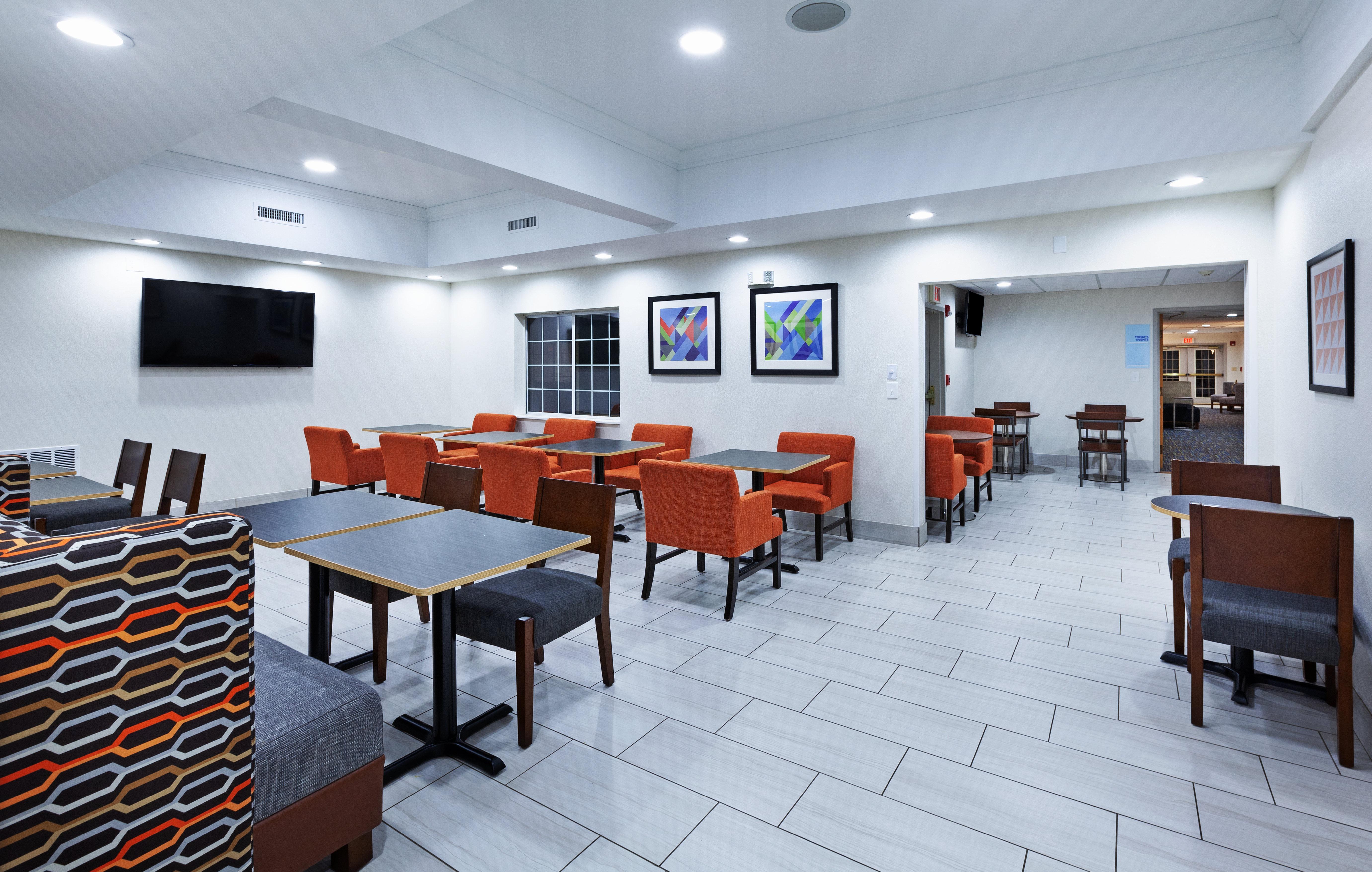 Holiday Inn Express Hotel And Suites Jenks By Ihg Exterior photo